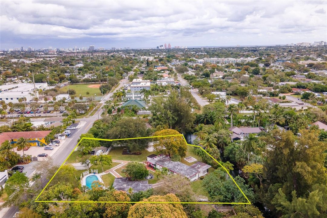 Под контрактом: $1,800,000 (7 спален, 7 ванн, 2583 Квадратных фут)