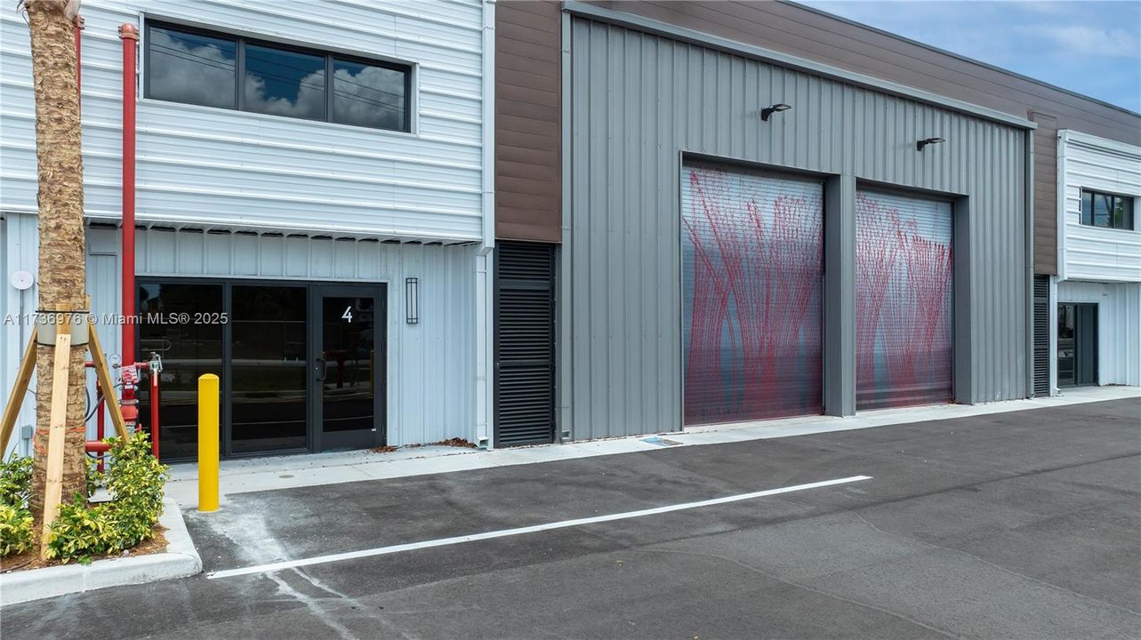 最近售出: $2,421,790 (0 贝兹, 0 浴室, 0 平方英尺)