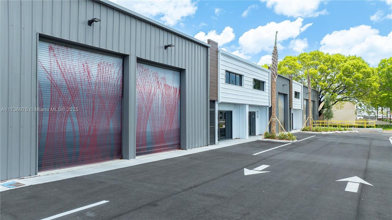 最近售出: $2,421,790 (0 贝兹, 0 浴室, 0 平方英尺)