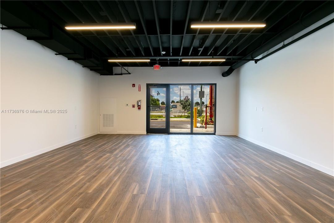 最近售出: $2,421,790 (0 贝兹, 0 浴室, 0 平方英尺)