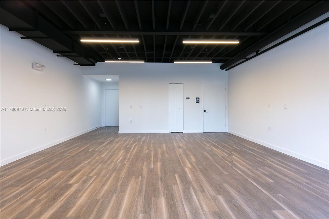 最近售出: $2,421,790 (0 贝兹, 0 浴室, 0 平方英尺)