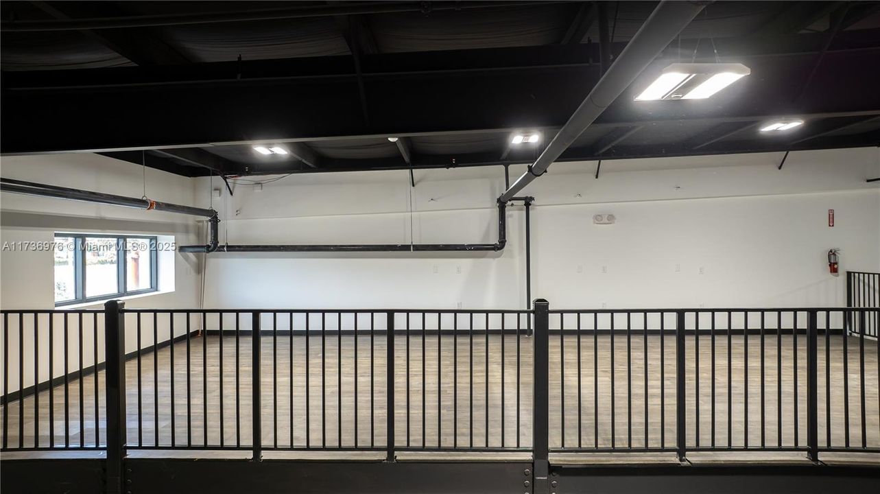 最近售出: $2,421,790 (0 贝兹, 0 浴室, 0 平方英尺)