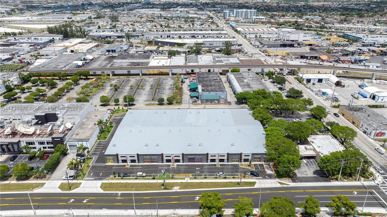 最近售出: $2,421,790 (0 贝兹, 0 浴室, 0 平方英尺)