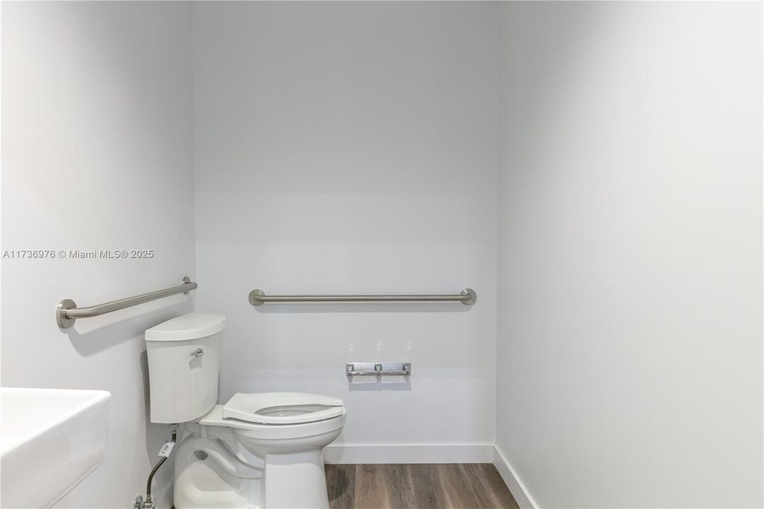 最近售出: $2,421,790 (0 贝兹, 0 浴室, 0 平方英尺)