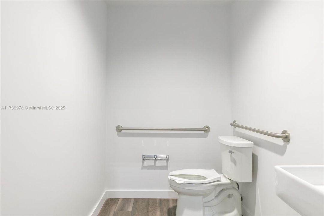 最近售出: $2,421,790 (0 贝兹, 0 浴室, 0 平方英尺)