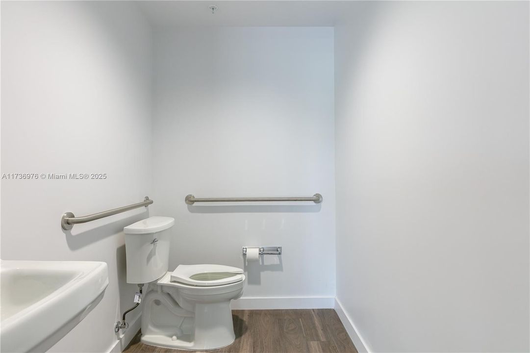 最近售出: $2,421,790 (0 贝兹, 0 浴室, 0 平方英尺)