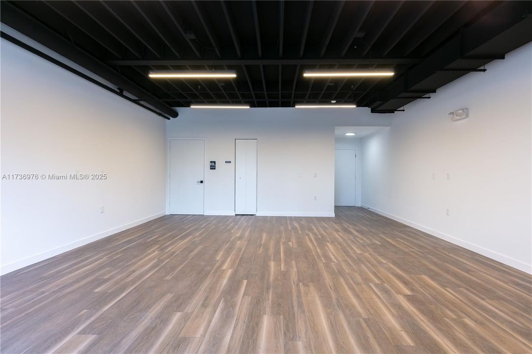 最近售出: $2,421,790 (0 贝兹, 0 浴室, 0 平方英尺)