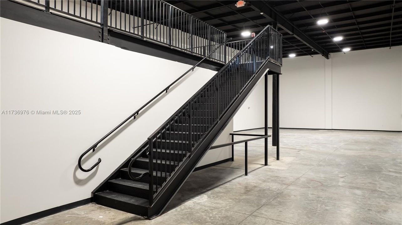 最近售出: $2,421,790 (0 贝兹, 0 浴室, 0 平方英尺)