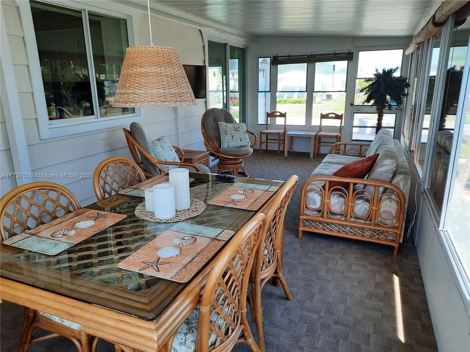 Под контрактом: $198,000 (2 спален, 2 ванн, 1152 Квадратных фут)