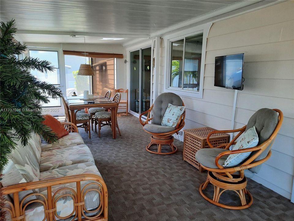 Под контрактом: $198,000 (2 спален, 2 ванн, 1152 Квадратных фут)