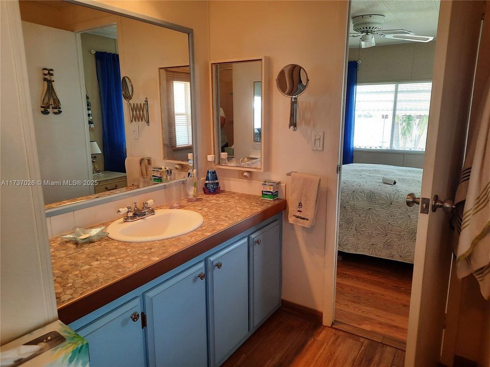 Под контрактом: $198,000 (2 спален, 2 ванн, 1152 Квадратных фут)