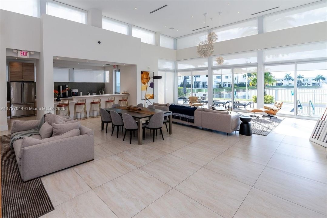 Activo con contrato: $2,200,000 (6 camas, 7 baños, 4874 Pies cuadrados)