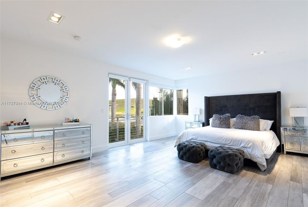 Activo con contrato: $2,200,000 (6 camas, 7 baños, 4874 Pies cuadrados)