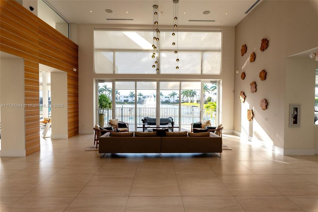 Activo con contrato: $2,200,000 (6 camas, 7 baños, 4874 Pies cuadrados)