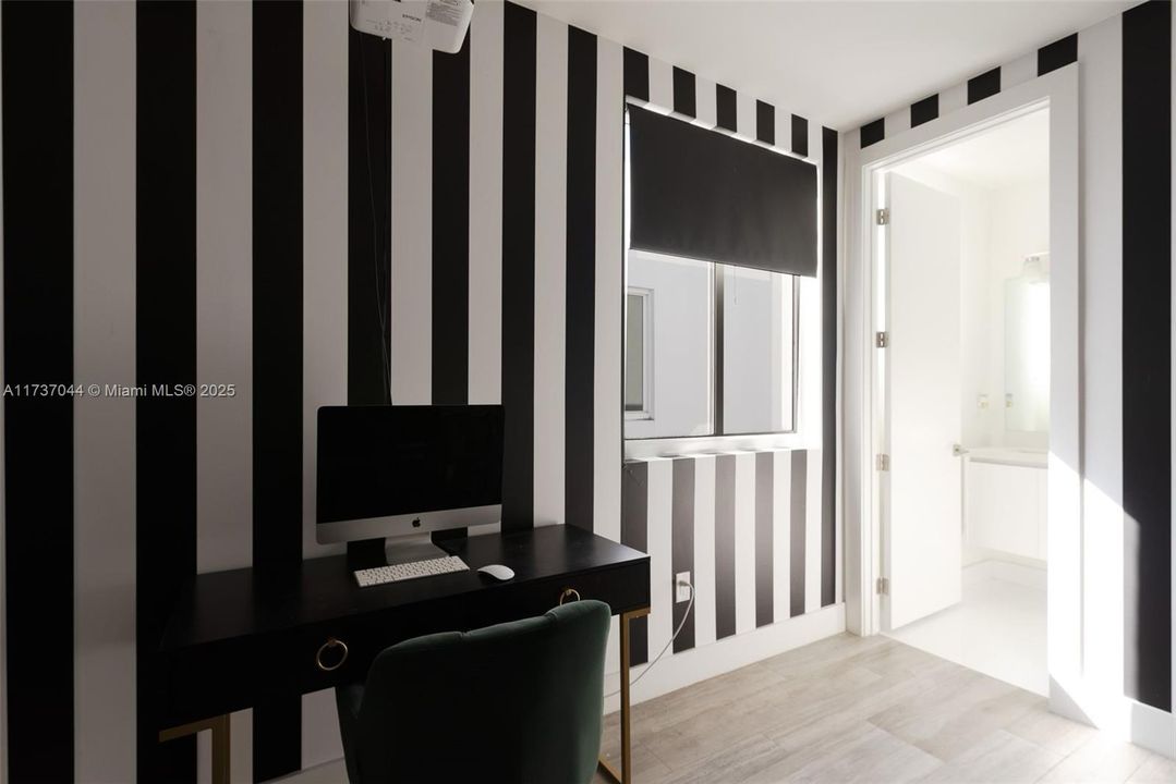 Activo con contrato: $2,200,000 (6 camas, 7 baños, 4874 Pies cuadrados)