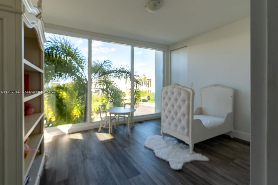 Activo con contrato: $2,200,000 (6 camas, 7 baños, 4874 Pies cuadrados)