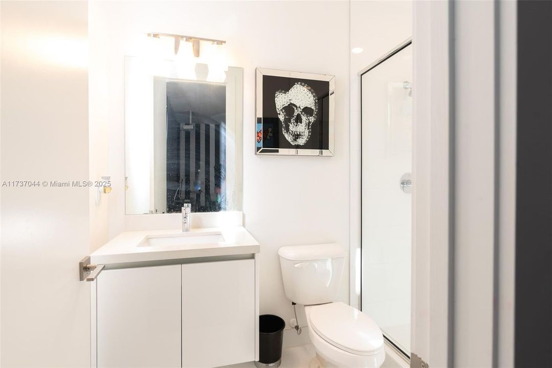 Activo con contrato: $2,200,000 (6 camas, 7 baños, 4874 Pies cuadrados)