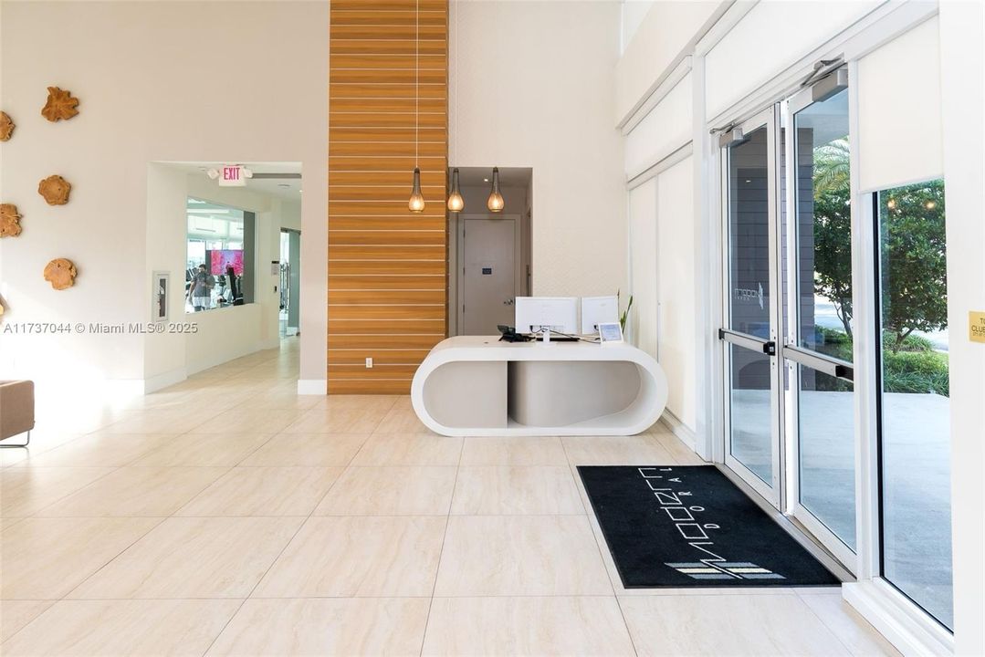 Activo con contrato: $2,200,000 (6 camas, 7 baños, 4874 Pies cuadrados)