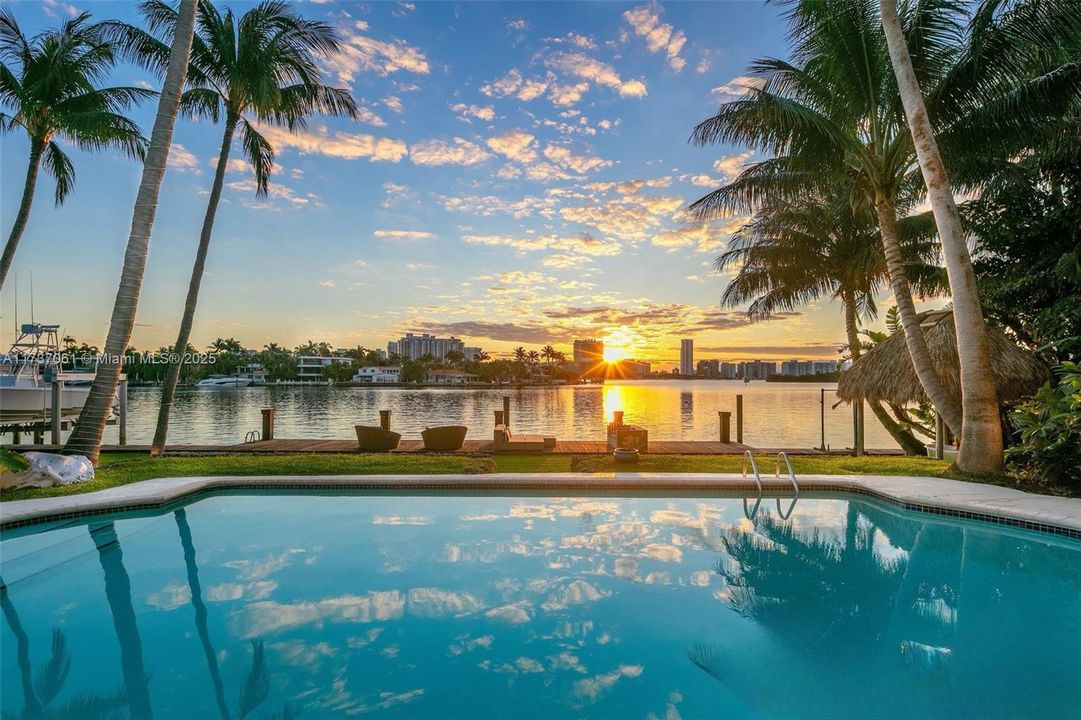 Vendido Recientemente: $23,000,000 (5 camas, 4 baños, 4279 Pies cuadrados)