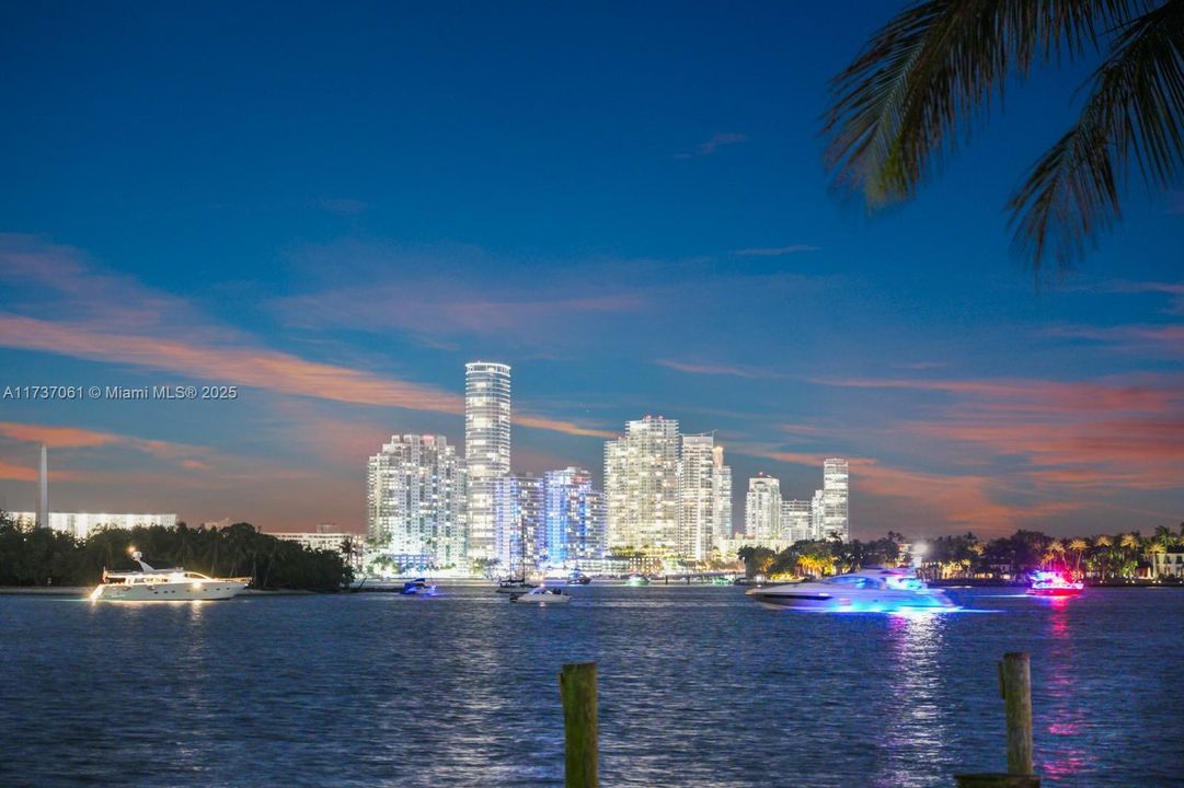 Vendido Recientemente: $23,000,000 (5 camas, 4 baños, 4279 Pies cuadrados)