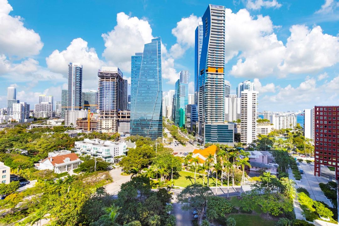 Active With Contract: $449,000 (1 beds, 1 baths, 717 Square Feet)