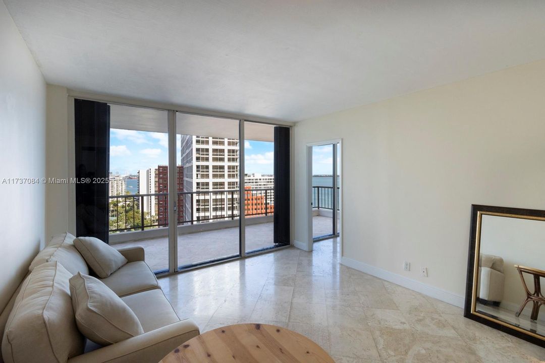 Active With Contract: $449,000 (1 beds, 1 baths, 717 Square Feet)