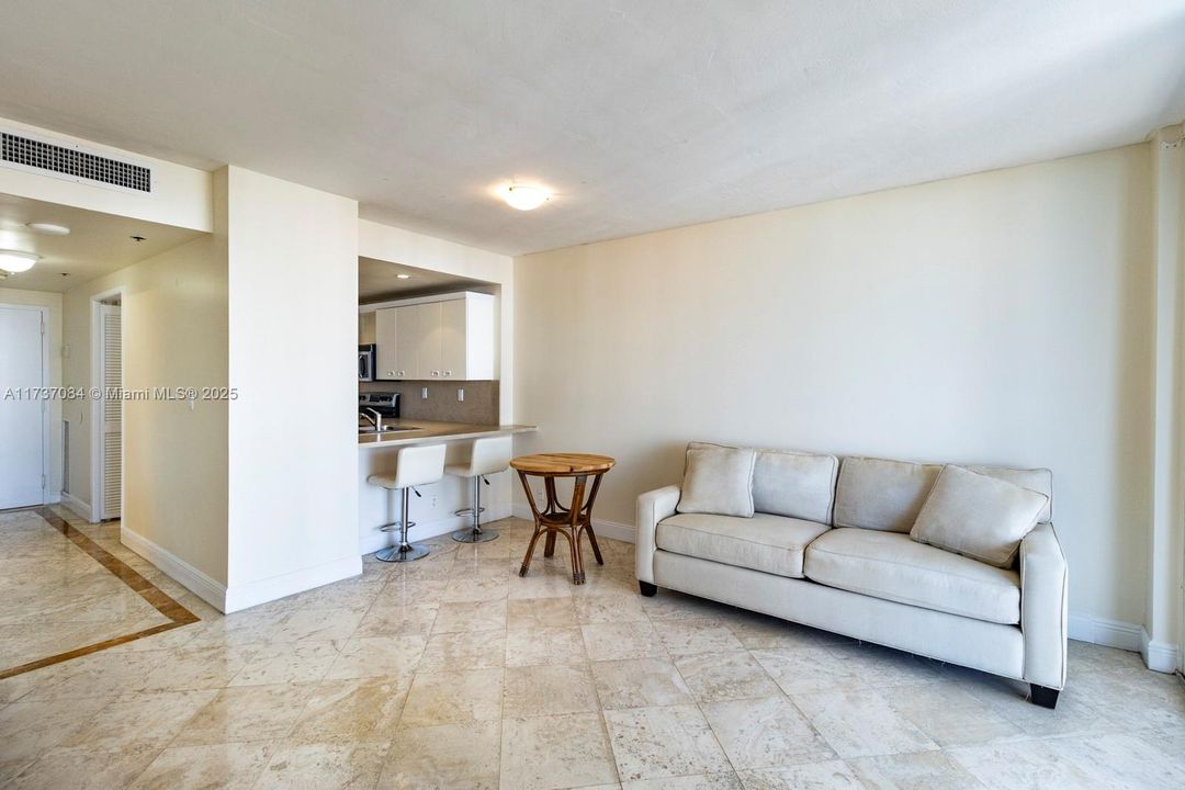 Active With Contract: $449,000 (1 beds, 1 baths, 717 Square Feet)