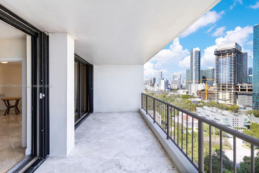Active With Contract: $449,000 (1 beds, 1 baths, 717 Square Feet)
