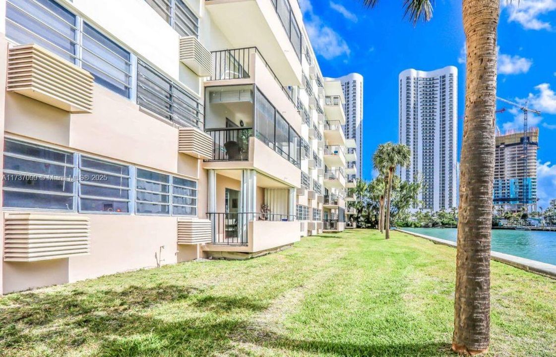 For Rent: $2,300 (1 beds, 1 baths, 639 Square Feet)