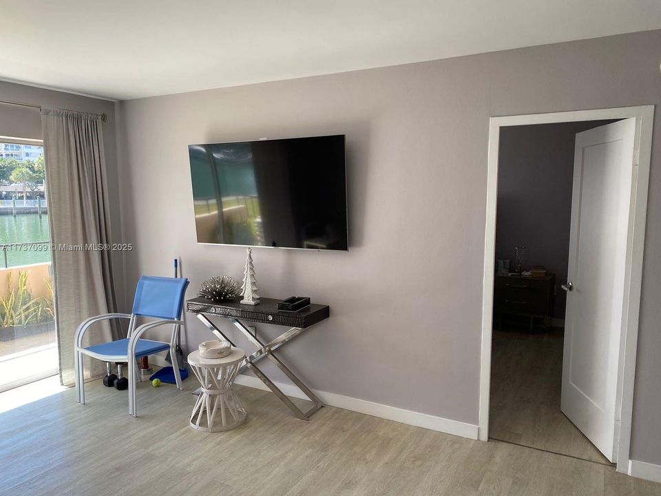 For Rent: $2,300 (1 beds, 1 baths, 639 Square Feet)