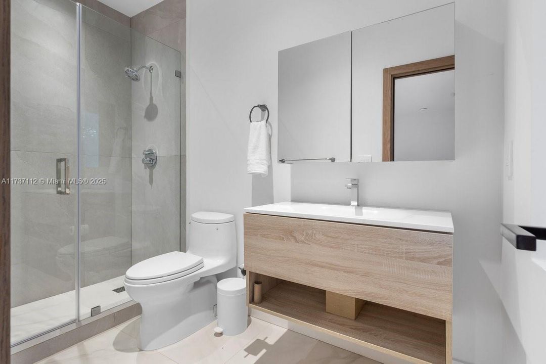 Recently Sold: $7,999,999 (6 beds, 6 baths, 6631 Square Feet)