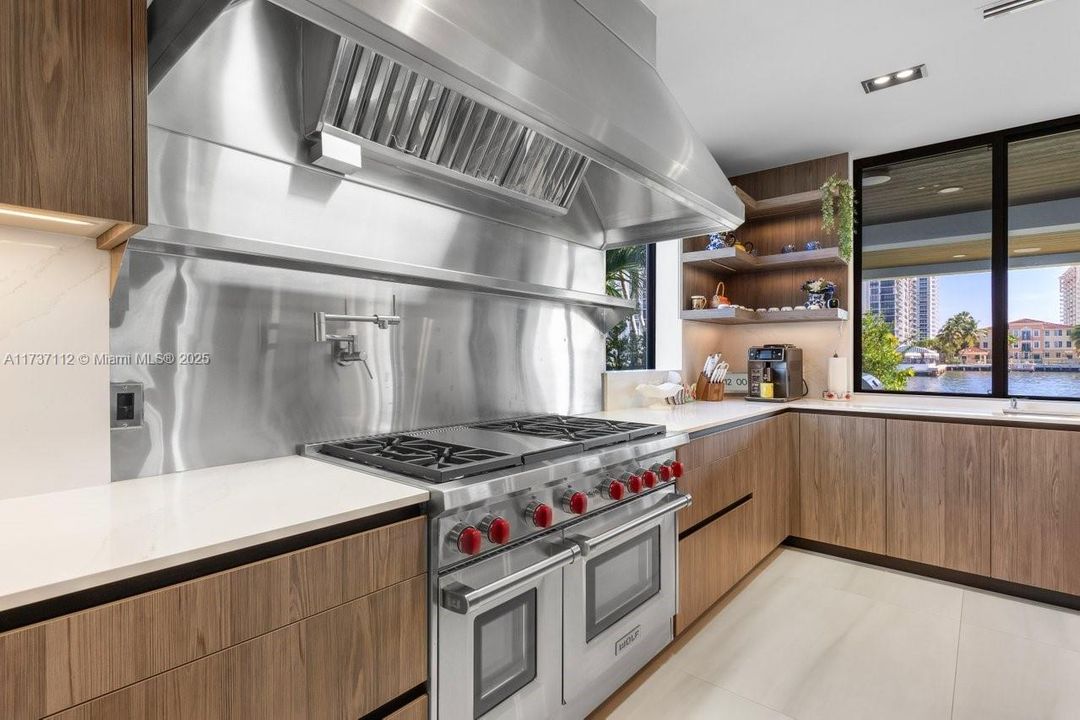 Recently Sold: $7,999,999 (6 beds, 6 baths, 6631 Square Feet)