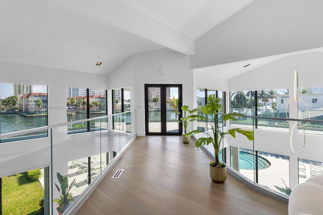 Recently Sold: $7,999,999 (6 beds, 6 baths, 6631 Square Feet)