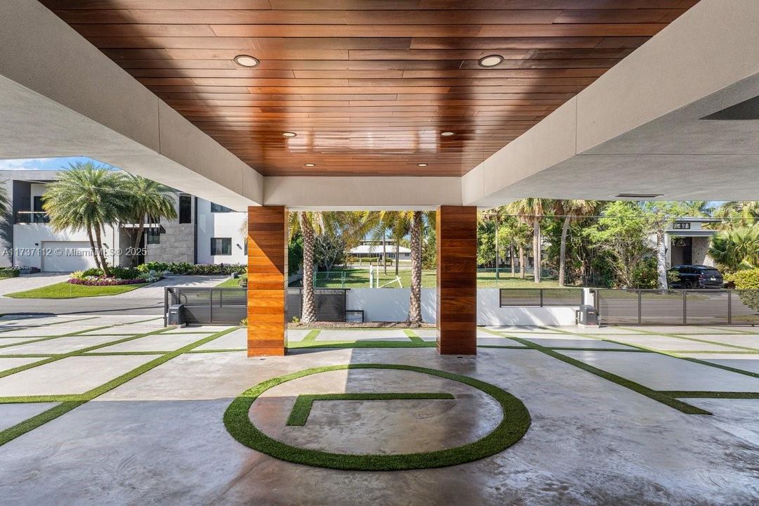 Recently Sold: $7,999,999 (6 beds, 6 baths, 6631 Square Feet)