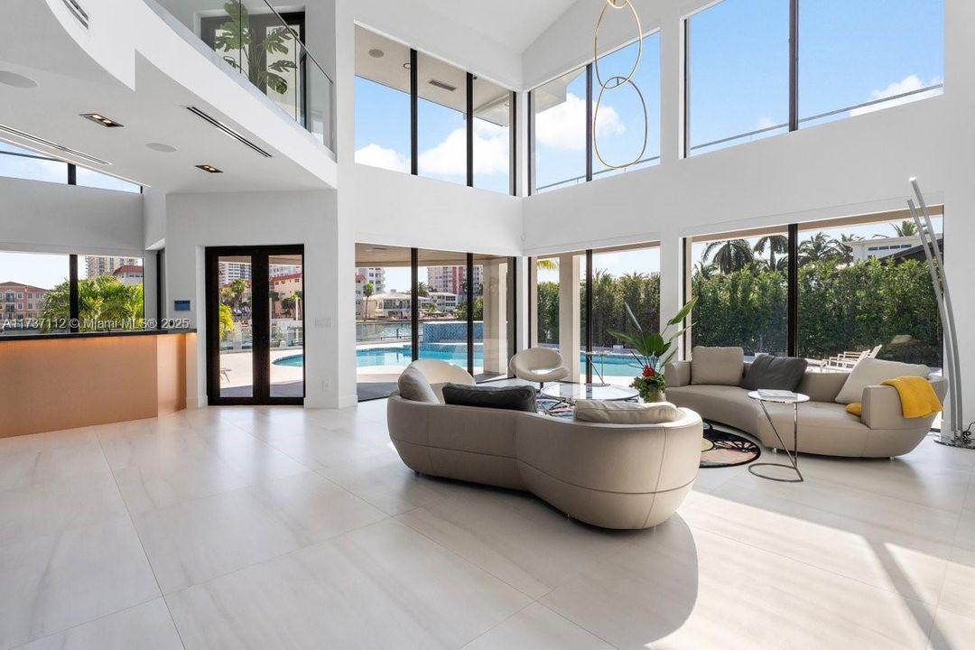 Recently Sold: $7,999,999 (6 beds, 6 baths, 6631 Square Feet)