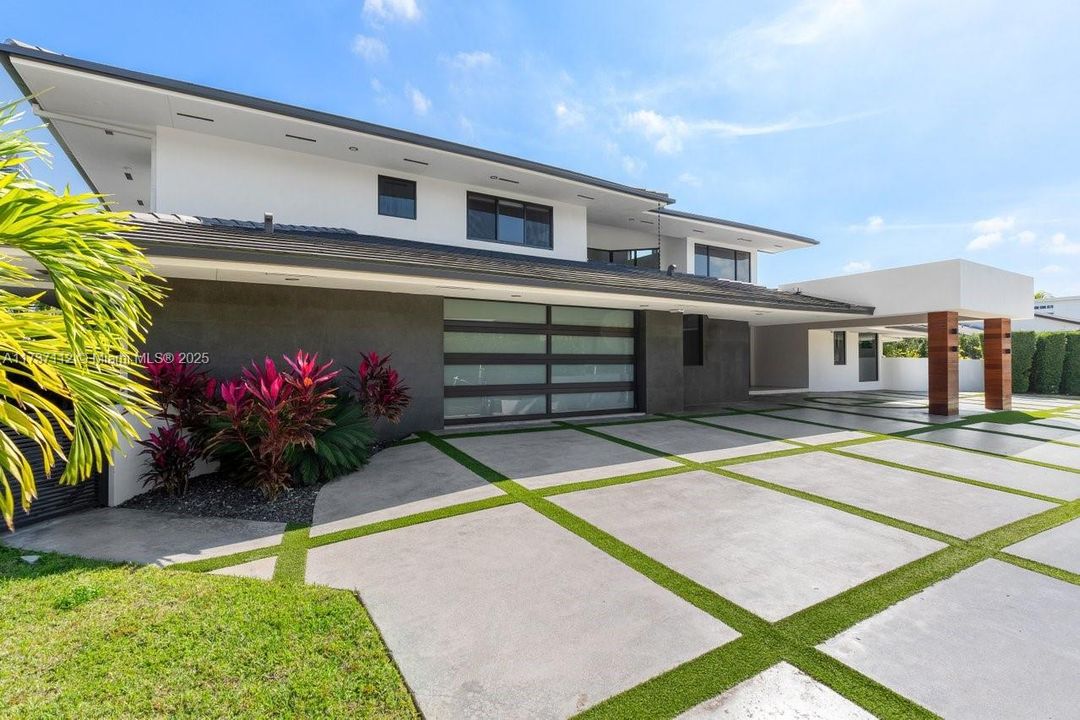 Recently Sold: $7,999,999 (6 beds, 6 baths, 6631 Square Feet)