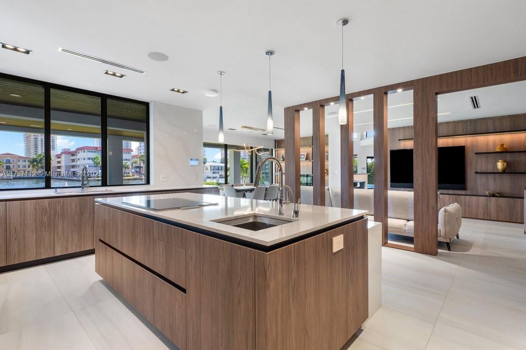 Recently Sold: $7,999,999 (6 beds, 6 baths, 6631 Square Feet)