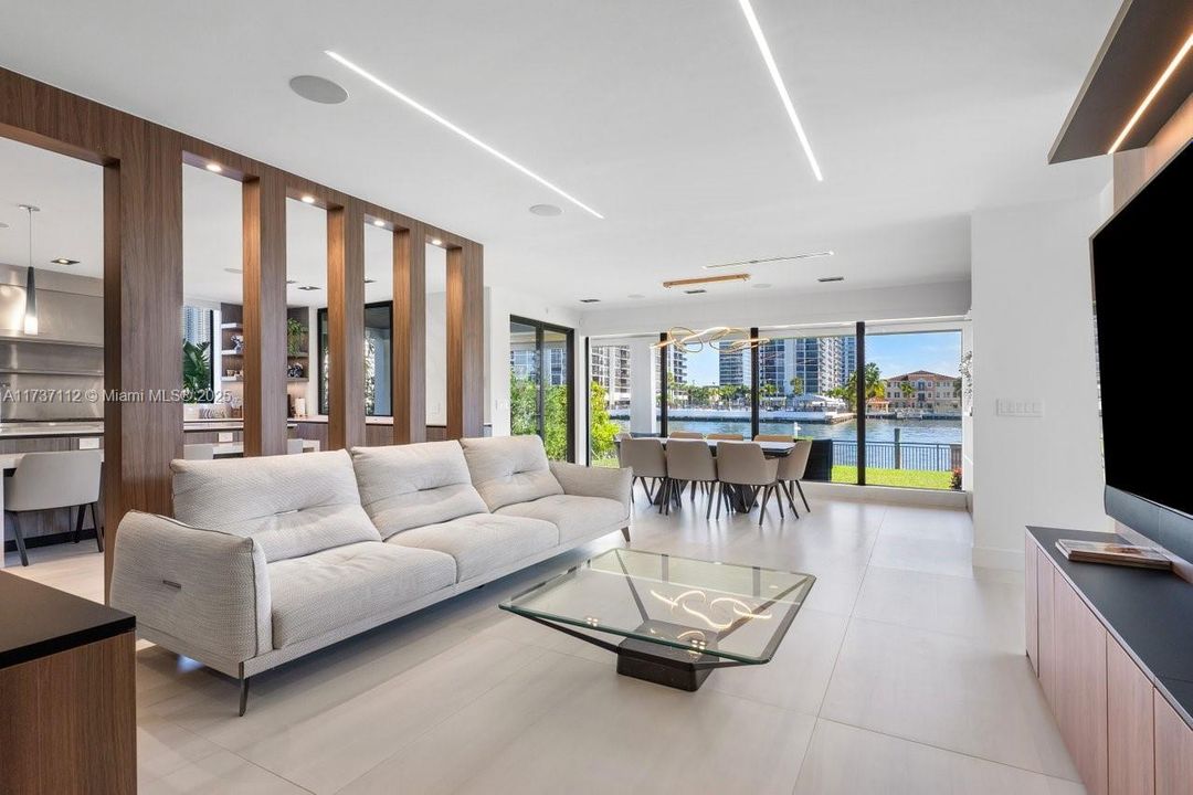 Recently Sold: $7,999,999 (6 beds, 6 baths, 6631 Square Feet)