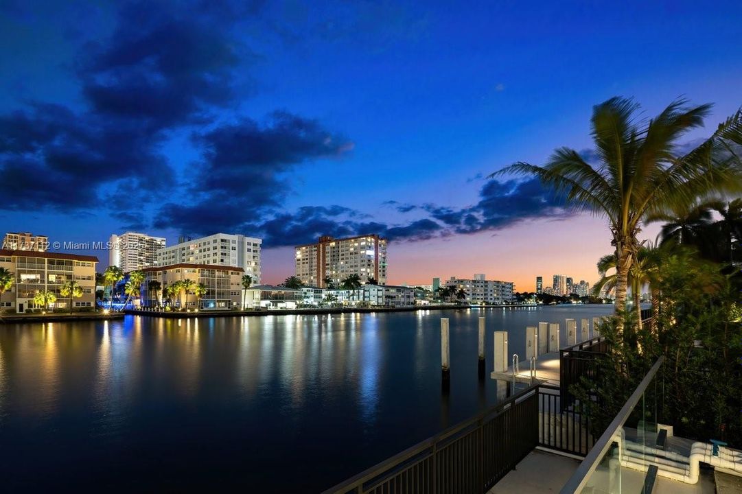 Recently Sold: $7,999,999 (6 beds, 6 baths, 6631 Square Feet)