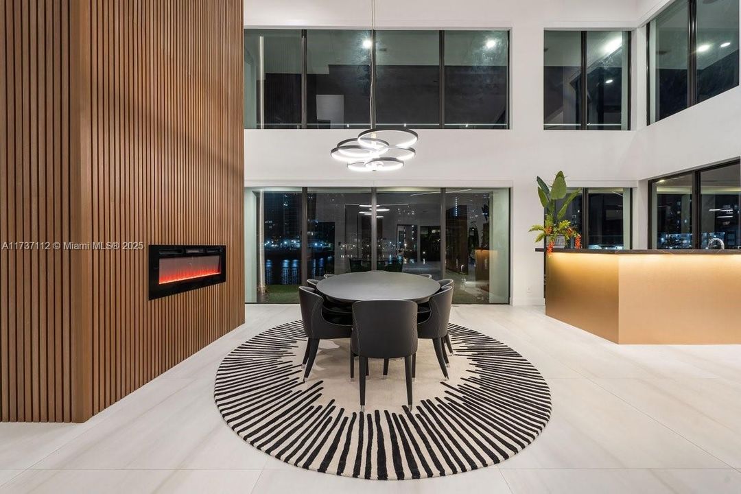 Recently Sold: $7,999,999 (6 beds, 6 baths, 6631 Square Feet)