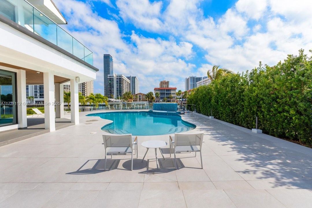 Recently Sold: $7,999,999 (6 beds, 6 baths, 6631 Square Feet)