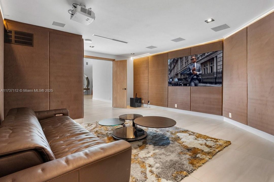 Recently Sold: $7,999,999 (6 beds, 6 baths, 6631 Square Feet)