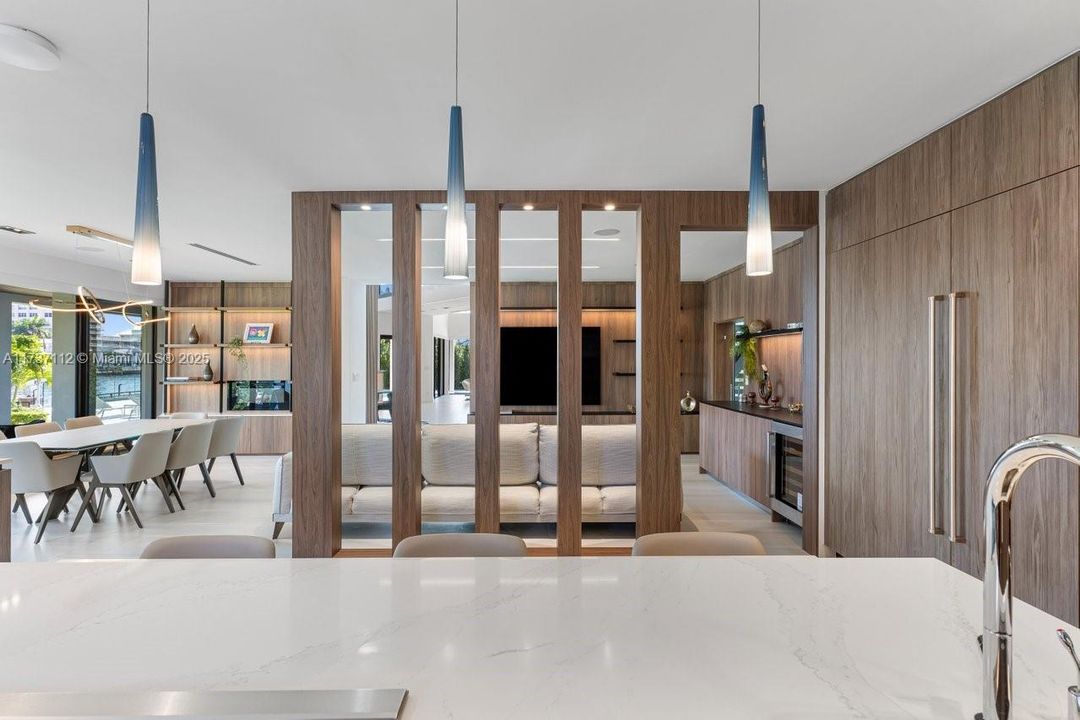 Recently Sold: $7,999,999 (6 beds, 6 baths, 6631 Square Feet)