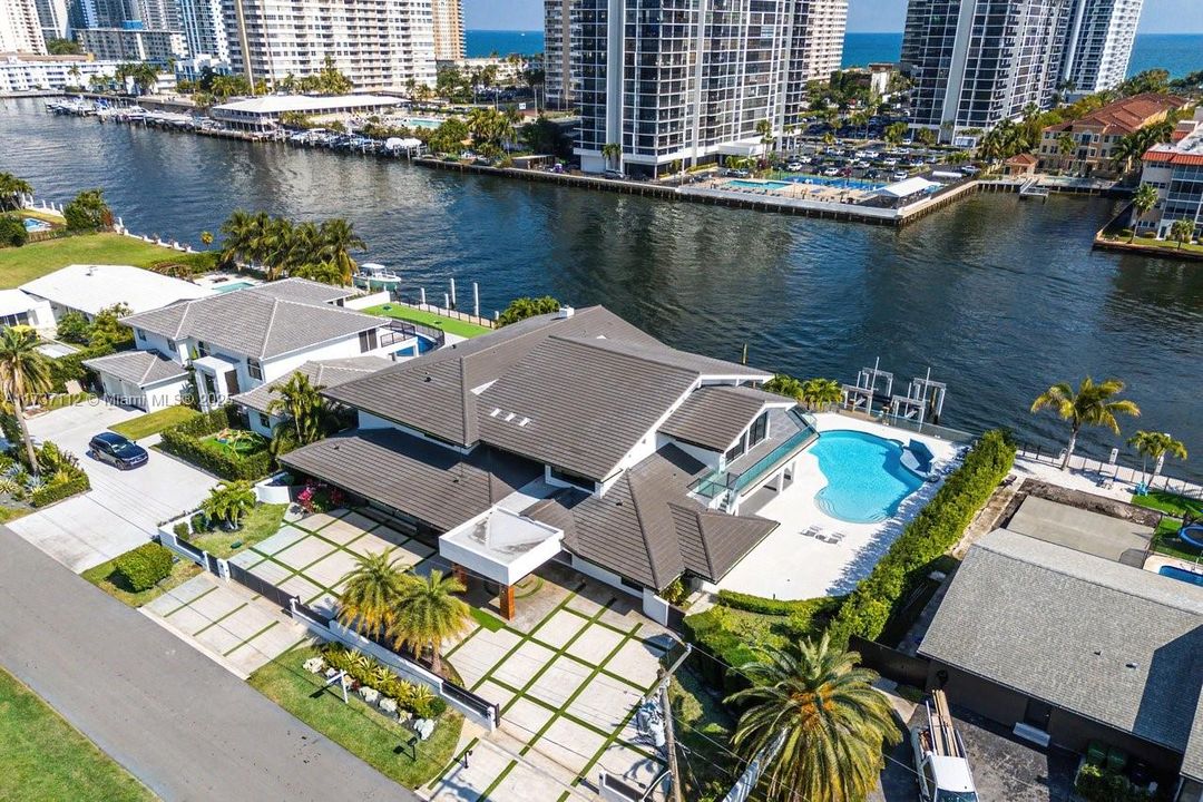 Recently Sold: $7,999,999 (6 beds, 6 baths, 6631 Square Feet)