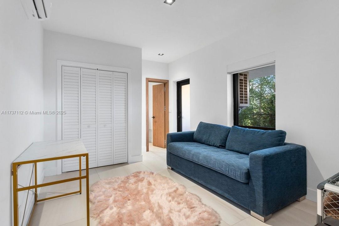 Recently Sold: $7,999,999 (6 beds, 6 baths, 6631 Square Feet)