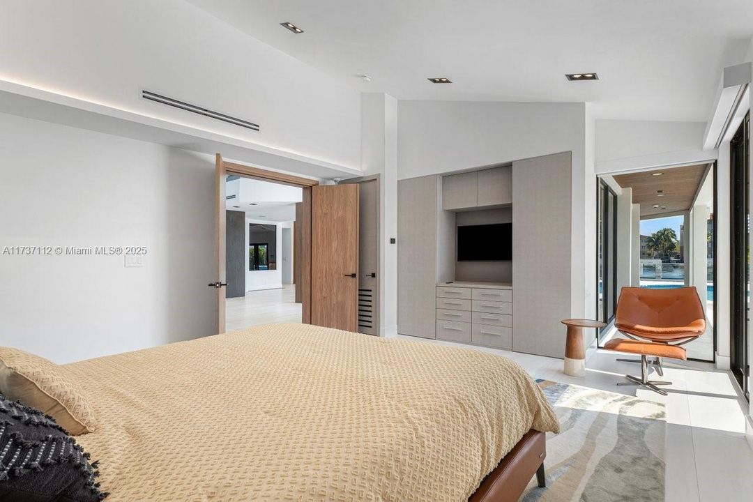 Recently Sold: $7,999,999 (6 beds, 6 baths, 6631 Square Feet)