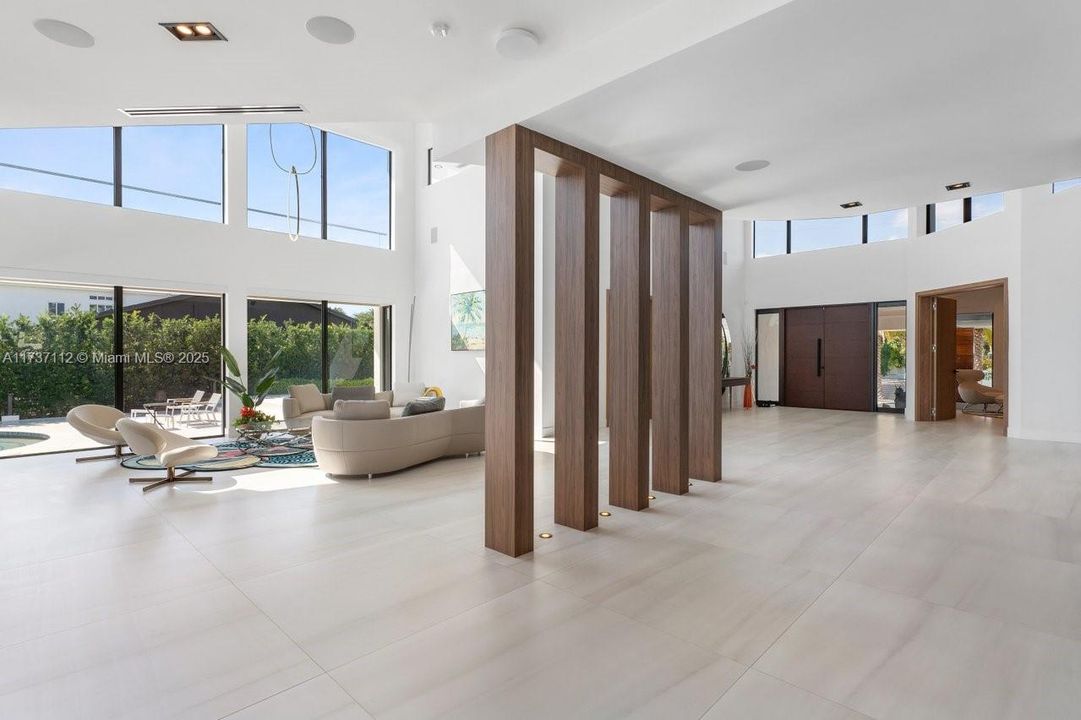 Recently Sold: $7,999,999 (6 beds, 6 baths, 6631 Square Feet)