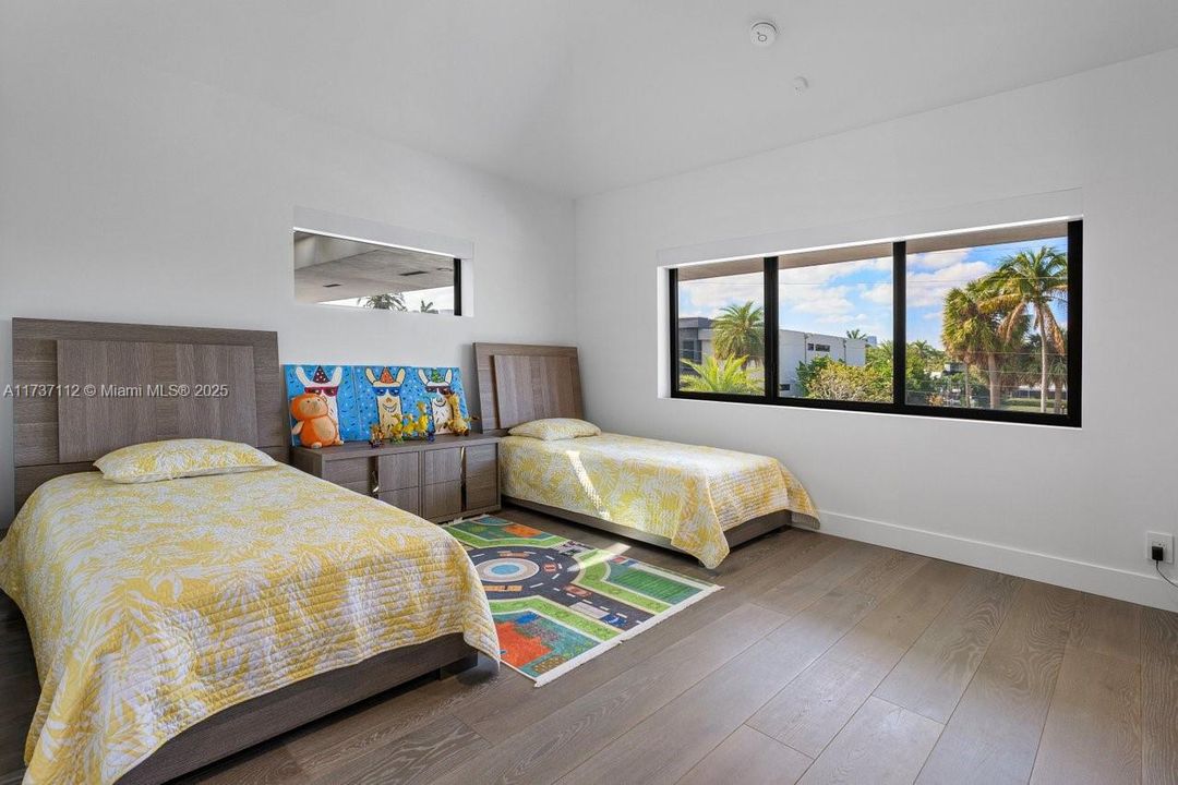 Recently Sold: $7,999,999 (6 beds, 6 baths, 6631 Square Feet)