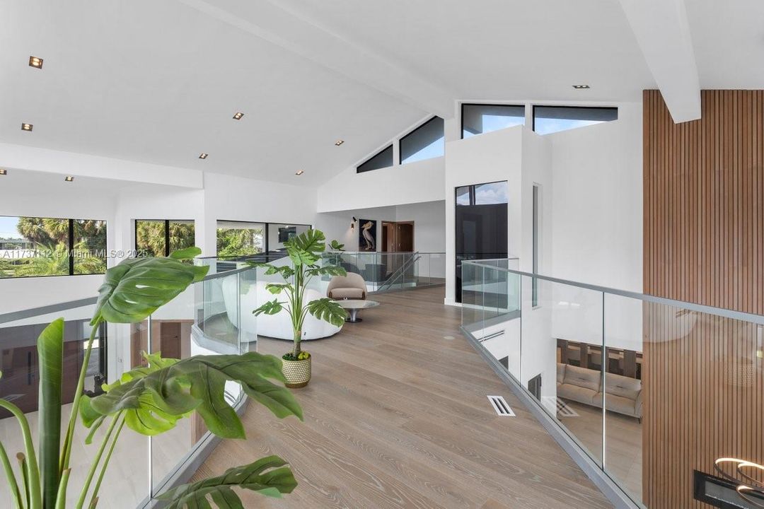 Recently Sold: $7,999,999 (6 beds, 6 baths, 6631 Square Feet)