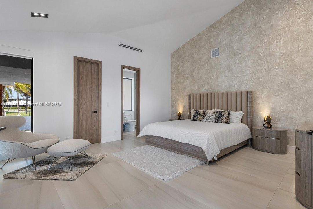 Recently Sold: $7,999,999 (6 beds, 6 baths, 6631 Square Feet)